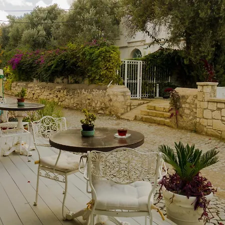 Peri Art מלון 2*