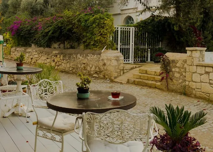 Peri Art מלון 2*