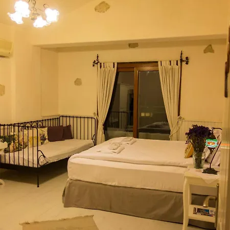 Hotel Peri Art 2*